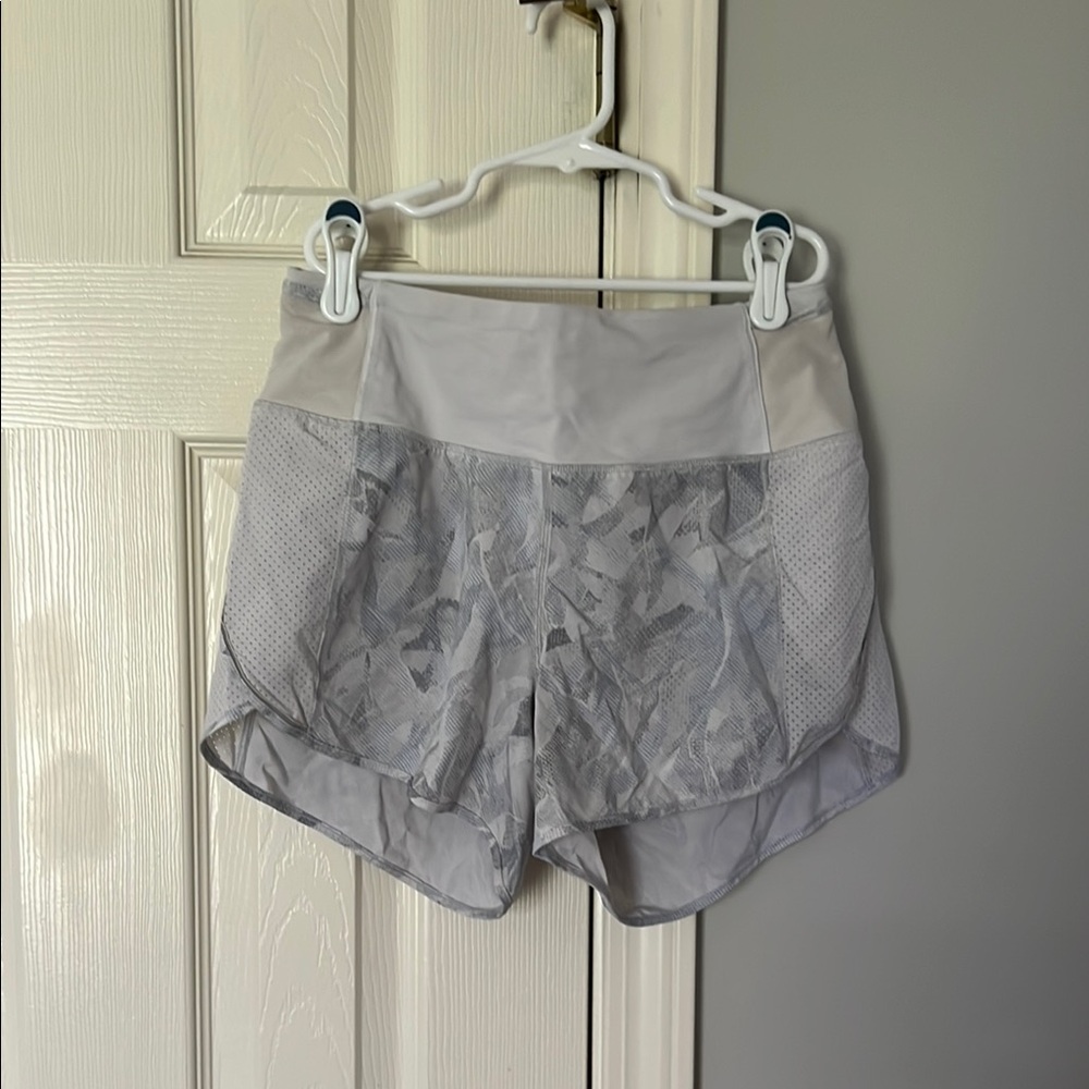 Lululemon Women Athletic Shorts Size 4